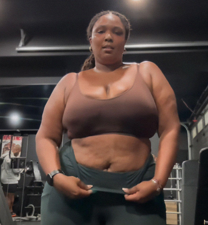 Lizzo Opens Up About Her Weight Loss Journey In Emotional Post After “Overeating” Lizzo Opens Up About Her Weight Loss Journey In Emotional Post After “Overeating”