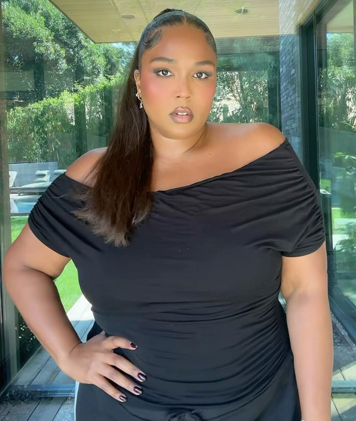 Lizzo Opens Up About Her Weight Loss Journey In Emotional Post After “Overeating” Lizzo Opens Up About Her Weight Loss Journey In Emotional Post After “Overeating”