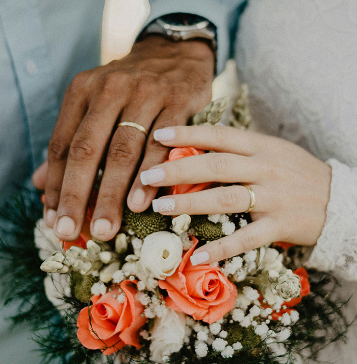 Someone Asked “How Did You Lose Your Best Friend?” And 50 People Got Honest