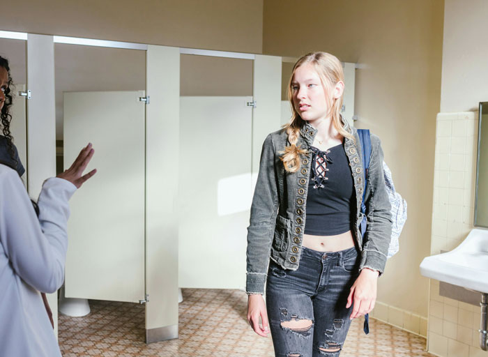 Mom Rebels Against Math Teacher's Rule Allowing Only 1 Bathroom Visit Per Week, Discussion Arises