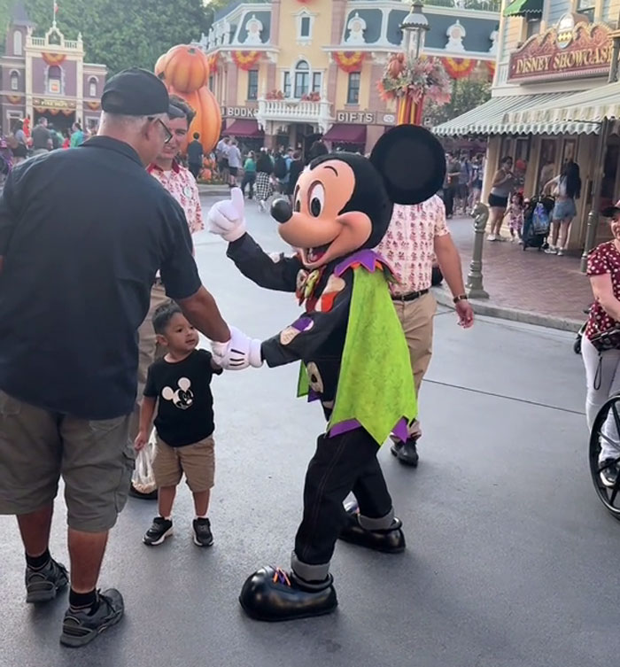 Dad&rsquo;s Being Neglectful Towards Own Kid At Disneyland, Gets Unexpectedly Called Out By Mickey Mouse
