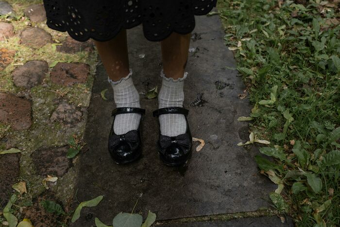 &ldquo;I&rsquo;m A Karen&rdquo;: Woman Taunted By Kids Taking Up Space On Her Wall Wonders How To Solve The Issue