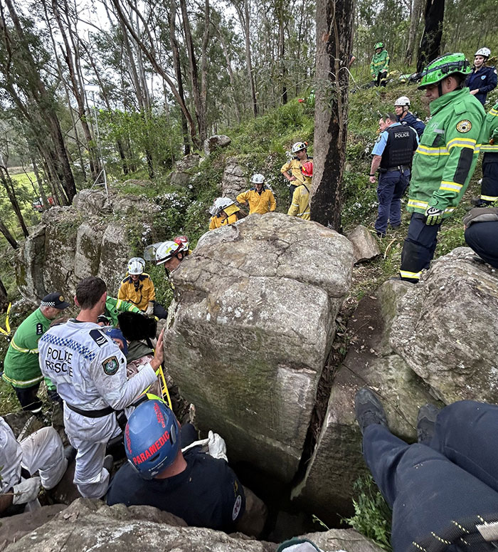 "Lucky" Woman Trapped Upside Down For 7 Hours Between Boulders After Trying To Recover Her Phone "Lucky" Woman Trapped Upside Down For 7 Hours Between Boulders After Trying To Recover Her Phone