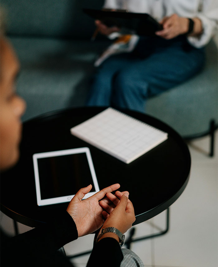 Woman Reminds Coworker Of Their Work Hours, Is Shocked When They Use It Against Her Woman Reminds Coworker Of Their Work Hours, Is Shocked When They Use It Against Her