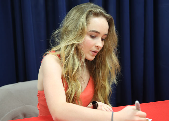 From White Lies To Black Holes, Here Are 30 Times People Lied Themselves Into Trouble