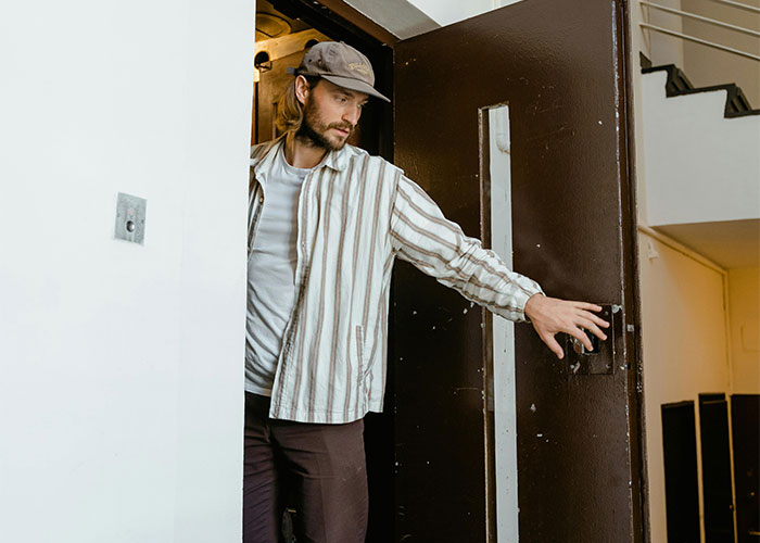 From White Lies To Black Holes, Here Are 30 Times People Lied Themselves Into Trouble