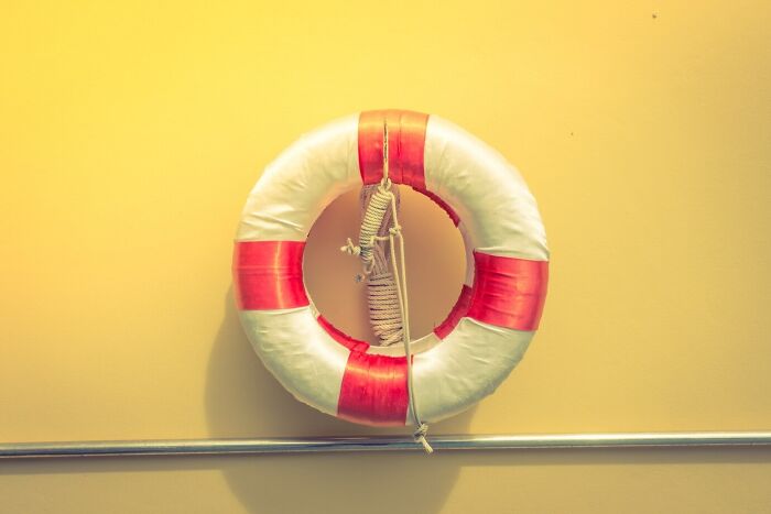 Creepy Lady Tries Entering Changing Room With Mom And Girls, Calls Mom Racist For Stopping Her Creepy Lady Tries Entering Changing Room With Mom And Girls, Calls Mom Racist For Stopping Her