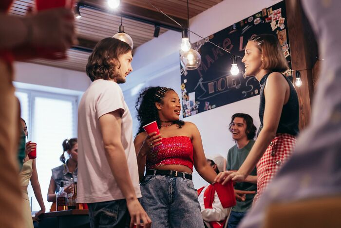 If You See These 30 Signs At The Next Party You’re At, It’s Probably Time For You To Leave