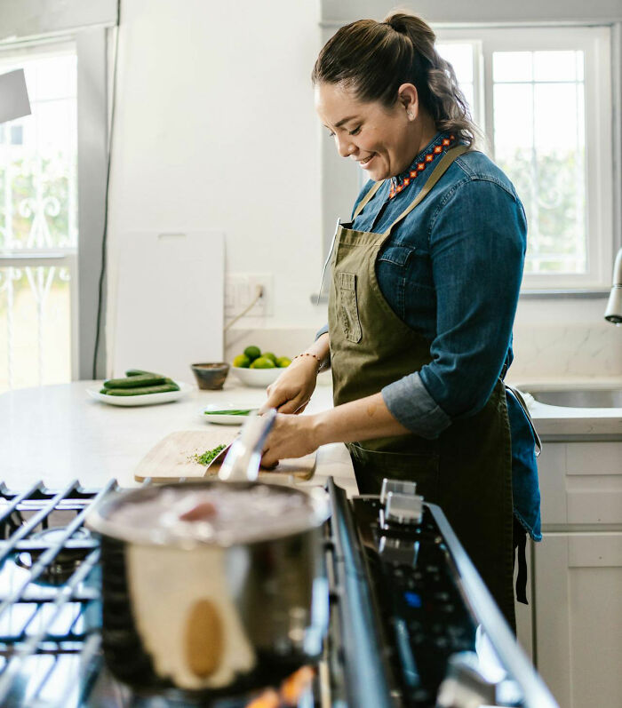 “She Then Called The Secret Service”: 30 Of The Worst Neighbor Experiences People Have Ever Had