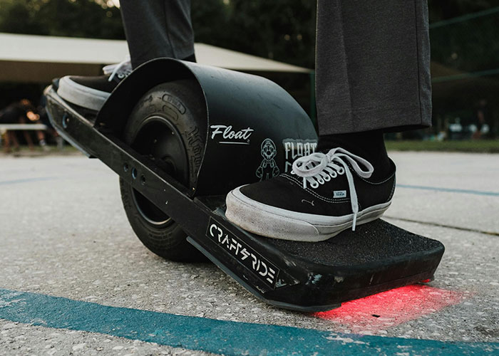 “Now Kinda Embarrassing”: 35 Trends That Blew Up As Quickly As They Died