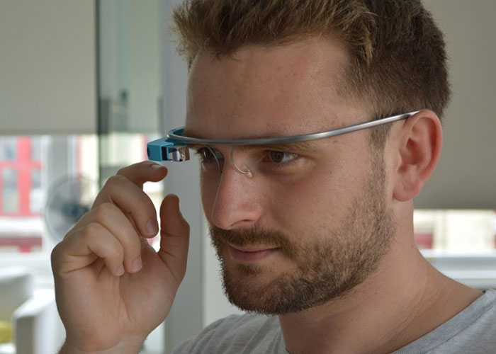 “Now Kinda Embarrassing”: 35 Trends That Blew Up As Quickly As They Died