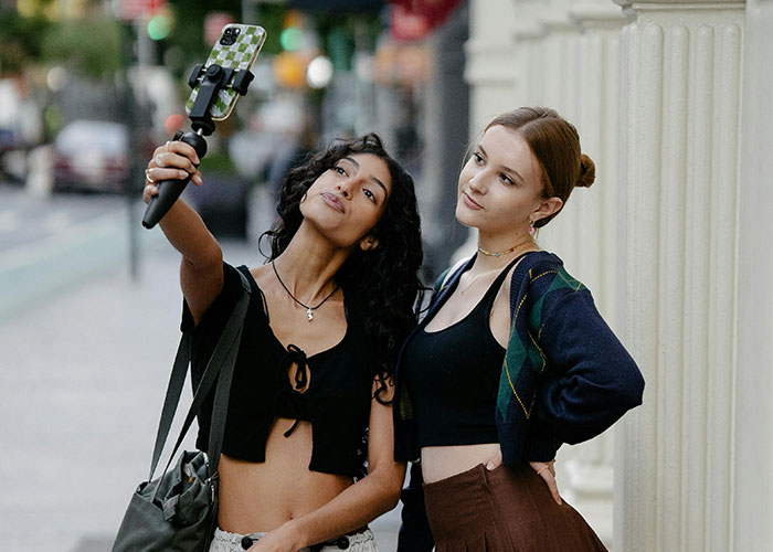 “Now Kinda Embarrassing”: 35 Trends That Blew Up As Quickly As They Died