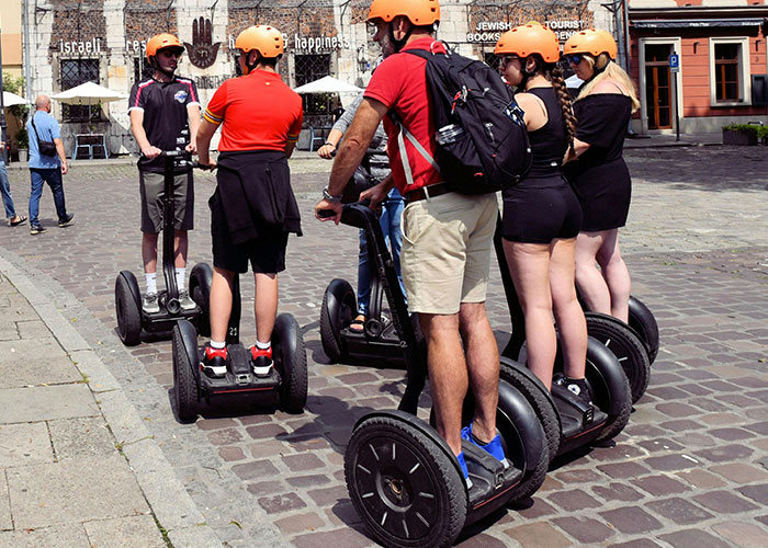 “Now Kinda Embarrassing”: 35 Trends That Blew Up As Quickly As They Died