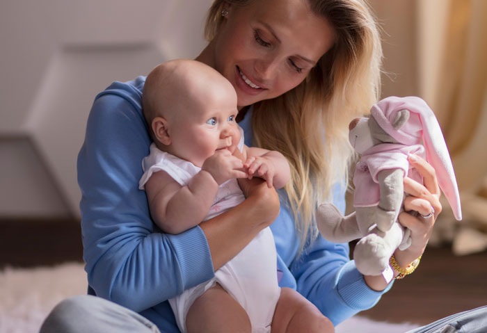 Friendship Crumbles As Pregnant Woman’s Friend Suffers A Miscarriage, Can’t Handle Seeing The Bump Friendship Crumbles As Pregnant Woman’s Friend Suffers A Miscarriage, Can’t Handle Seeing The Bump