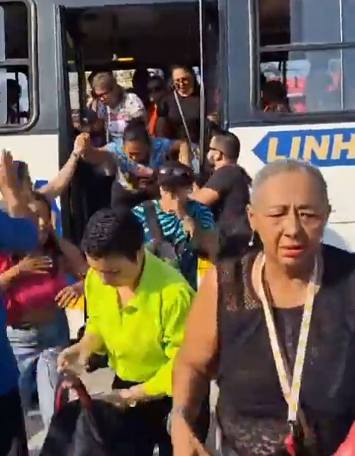 Woman Captured Fainting After Passenger&rsquo;s Fart Allegedly Forces Mass Evacuation From Bus