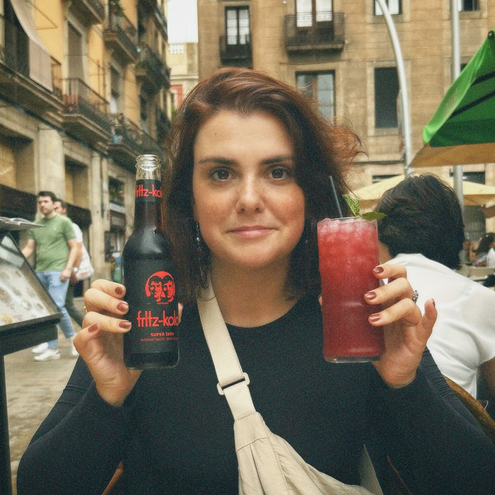 Woman’s Attempt To Film A Video About Not “Annoying” Locals As A Tourist Hilariously Backfires Woman’s Attempt To Film A Video About Not “Annoying” Locals As A Tourist Hilariously Backfires