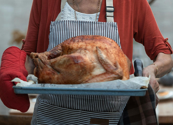 Militantly Vegan Man Tries To Ruin Possibly The Last Thanksgiving With The Whole Family