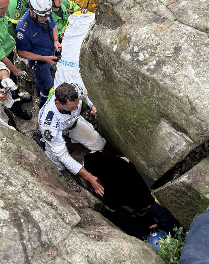 "Lucky" Woman Trapped Upside Down For 7 Hours Between Boulders After Trying To Recover Her Phone "Lucky" Woman Trapped Upside Down For 7 Hours Between Boulders After Trying To Recover Her Phone
