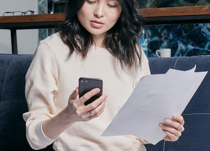 Drama Ensues When Friends Find Woman&rsquo;s Bank Statements That Reveal She&rsquo;s A Millionaire