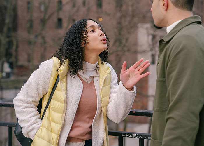 "¿Qué es algo que la gente romantiza pero en realidad es horrible?": 25 respuestas