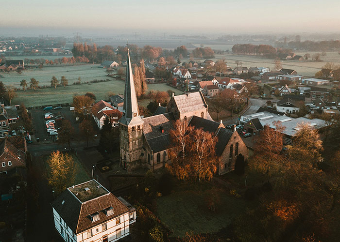 “What’s Something People Romanticize But It’s Actually Horrible?”: 50 People Don’t Hold Back