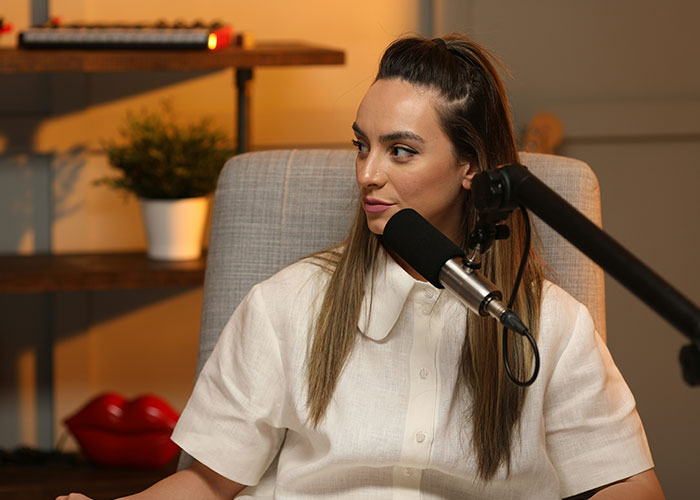 “What’s Something People Romanticize But It’s Actually Horrible?”: 50 People Don’t Hold Back