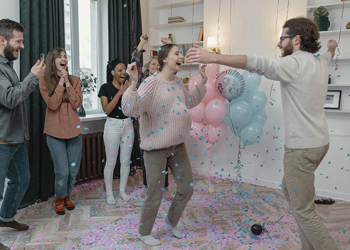 "¿Qué es algo que la gente romantiza pero en realidad es horrible?": 25 respuestas