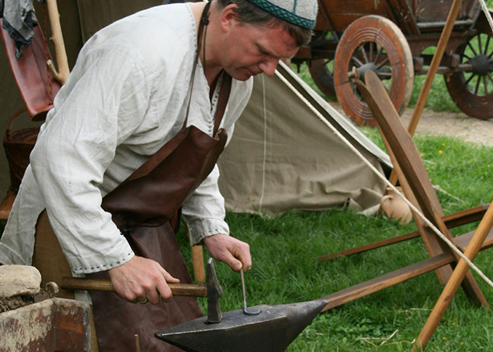 "¿Qué es algo que la gente romantiza pero en realidad es horrible?": 25 respuestas