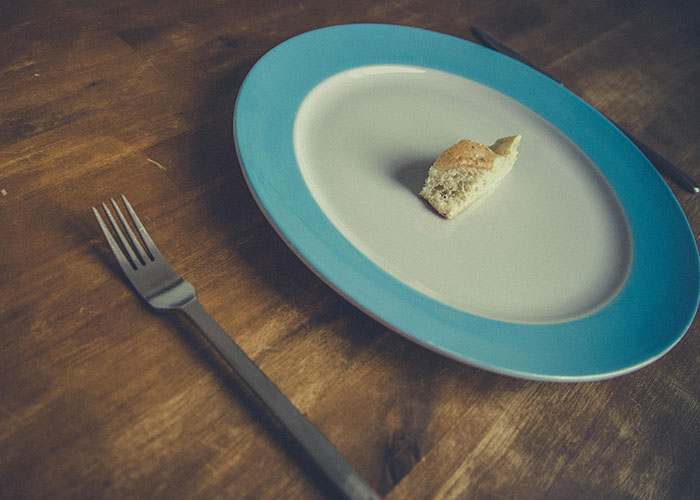 "¿Qué es algo que la gente romantiza pero en realidad es horrible?": 25 respuestas