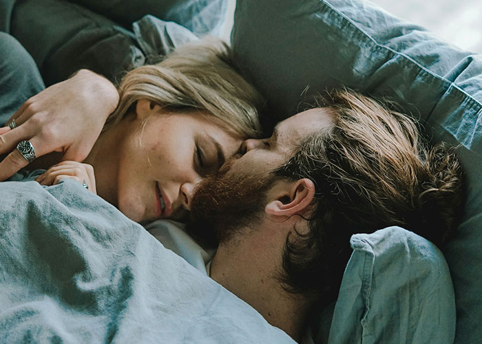 "¿Qué es algo que la gente romantiza pero en realidad es horrible?": 25 respuestas