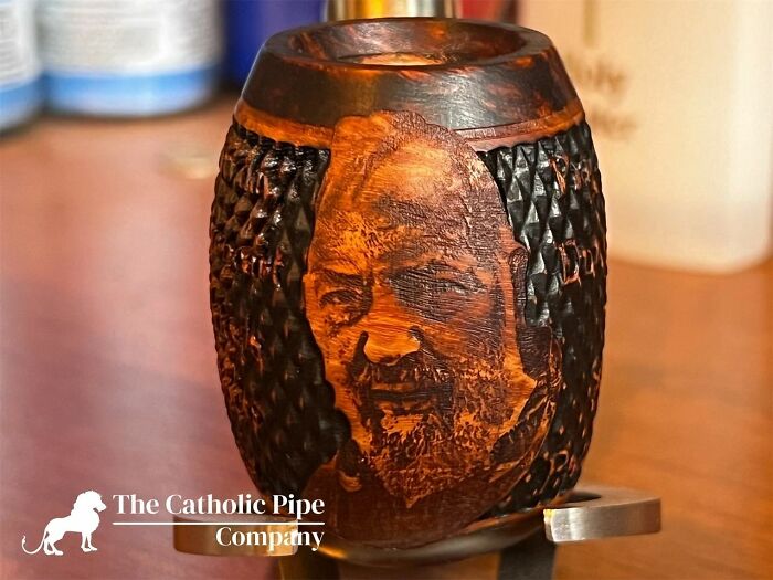 These Handcrafted Saint-Inspired Pipes Are Carved And Painted To Perfection (30 Pics)