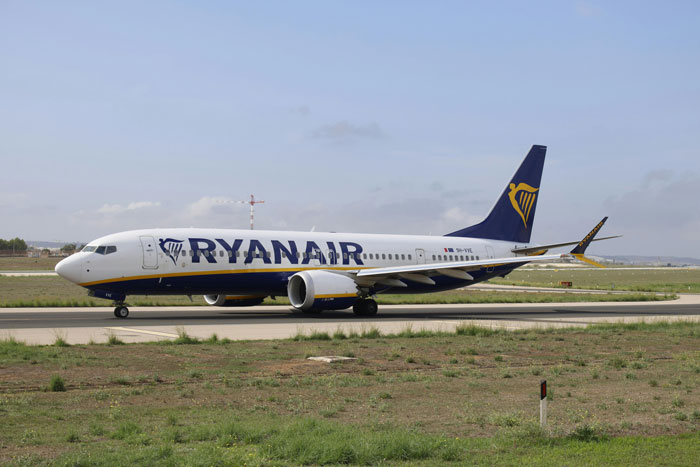 Ryanair Doesn&rsquo;t Let 4YO Sit With Parents, Flight Turns Into Nightmare, Parents Are Livid