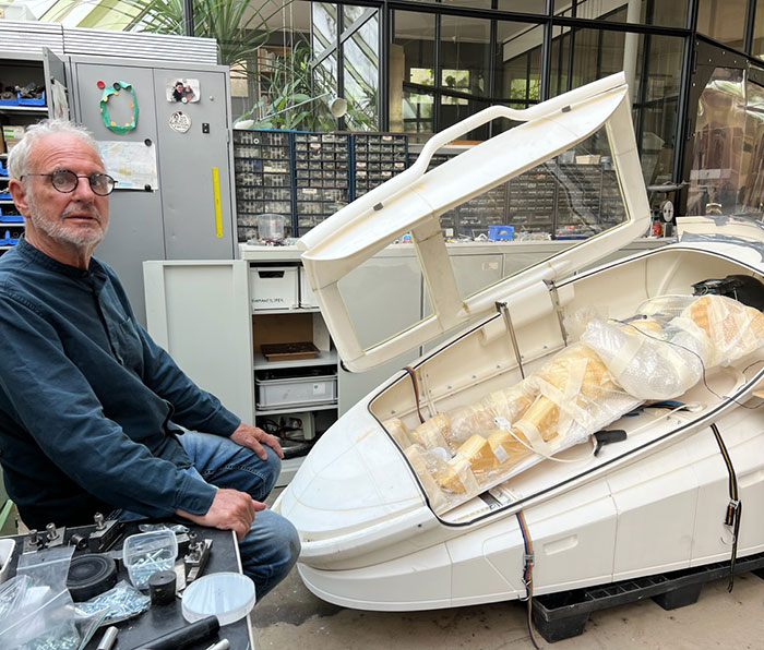 “She’s Still Alive”: First Person To Use Euthanasia Pod Found With “Strangulation Marks” On Neck “She’s Still Alive”: First Person To Use Euthanasia Pod Found With “Strangulation Marks” On Neck