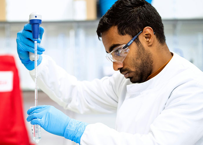 Arrogant Scientist Dismisses Lab Technician&rsquo;s Warnings, Makes A Fool Of Himself