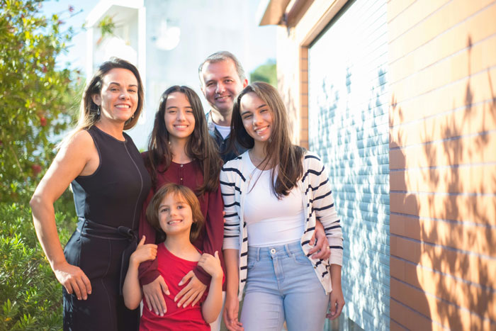 &ldquo;AITA For Refusing To Let My Sister Wear Our Late Mom&rsquo;s Necklace On Her Wedding Day?&rdquo;