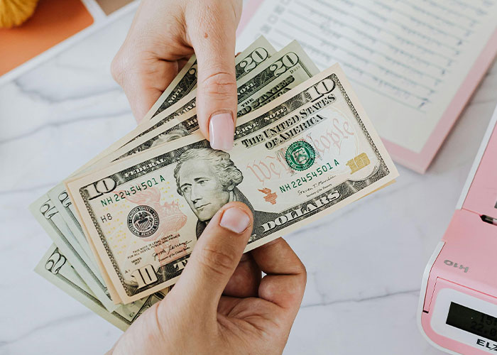 Daughter Threatens To Go No-Contact With Mom, Is Shocked When Her College Fund Disappears 