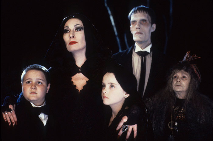 Cast of 1991's &lsquo;The Addams Family&rsquo; Reunites For The First Time In Years: &ldquo;Now I Wanna Cry&rdquo;