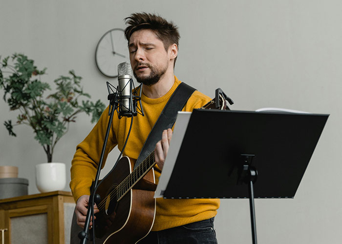 30 Men Come Vent To This Thread About Things That Bother Them But They Don’t Talk About