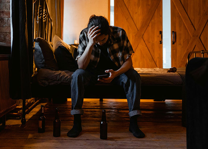 30 Men Come Vent To This Thread About Things That Bother Them But They Don’t Talk About