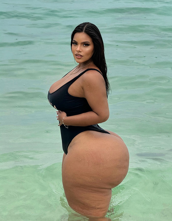 &ldquo;Why Do You Need Two Chairs?&rdquo;: Plus-Size Influencer&rsquo;s Restaurant Request Leaves Internet Divided