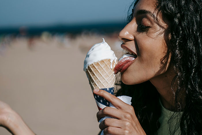 35 Strange, Dangerous And Simply Silly Trends That Had No Reason To Be Created