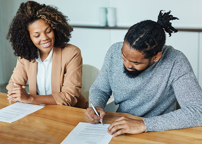 Woman Doesn&rsquo;t Understand Why Fianc&eacute; Won&rsquo;t Put Her On House Deed, Gets A Reality Check Online