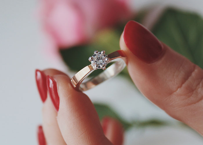 Man Realizes His Values Don&rsquo;t Match His Fianc&eacute;e&rsquo;s After Proposing, Ends Everything