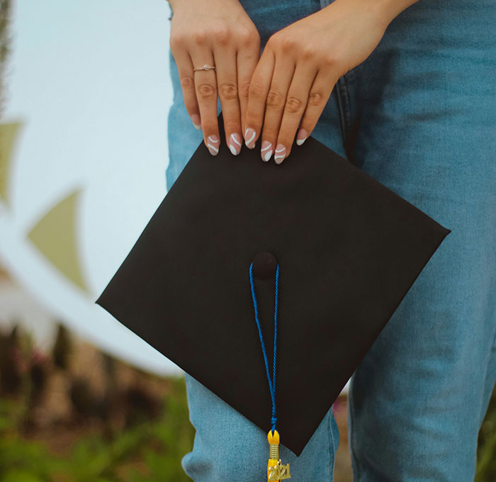 “It’s Just Sitting There”: Family Demands Woman Give Her College Savings To Dropout Cousin “It’s Just Sitting There”: Family Demands Woman Give Her College Savings To Dropout Cousin