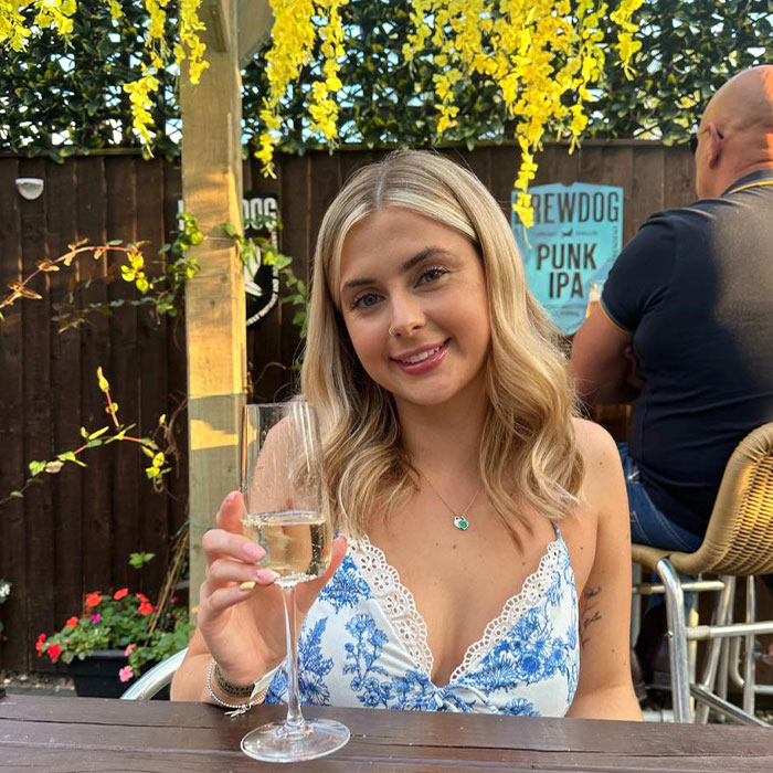 "Horrific": Woman Suffers Second-Degree Burns After Getting Popular Beauty Procedure "Horrific": Woman Suffers Second-Degree Burns After Getting Popular Beauty Procedure