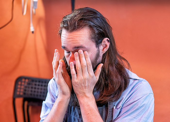 Brother Dominates Every Family Gathering With His ‘Fun Facts’, Gets Excluded From Wedding Brother Dominates Every Family Gathering With His ‘Fun Facts’, Gets Excluded From Wedding