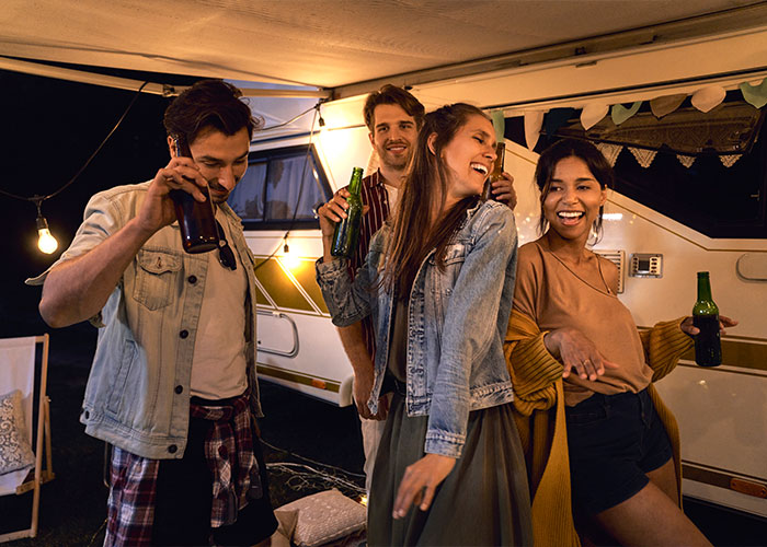 Group Leaves Friend After She’s Late Yet Again, Sparks Major Friendship Fallout Group Leaves Friend After She’s Late Yet Again, Sparks Major Friendship Fallout