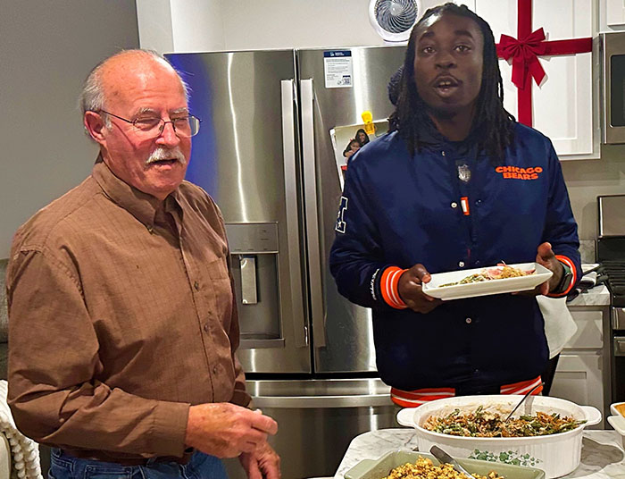 Mailman Saves Stranger’s Life, Their Families End Up Celebrating Thanksgiving Together Mailman Saves Stranger’s Life, Their Families End Up Celebrating Thanksgiving Together