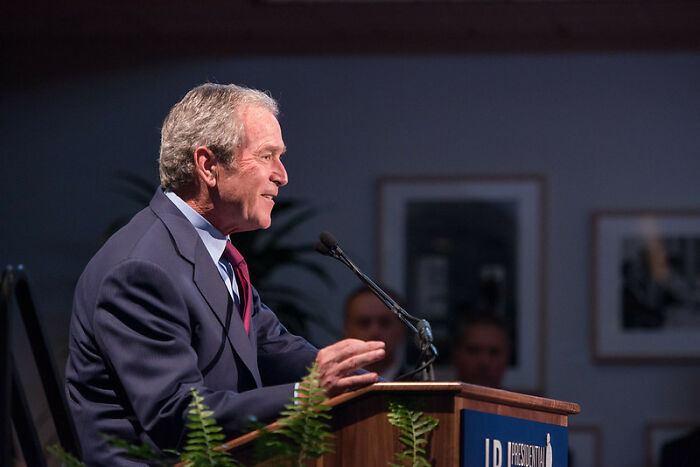 “What Is The Funniest Joke You’ve Been Told That You Still Think About To This Day?” (30 Answers)