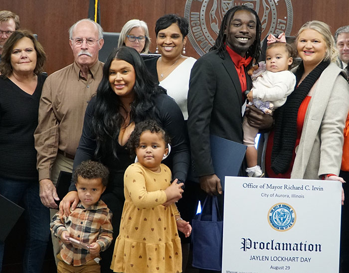 Mailman Saves Stranger’s Life, Their Families End Up Celebrating Thanksgiving Together Mailman Saves Stranger’s Life, Their Families End Up Celebrating Thanksgiving Together